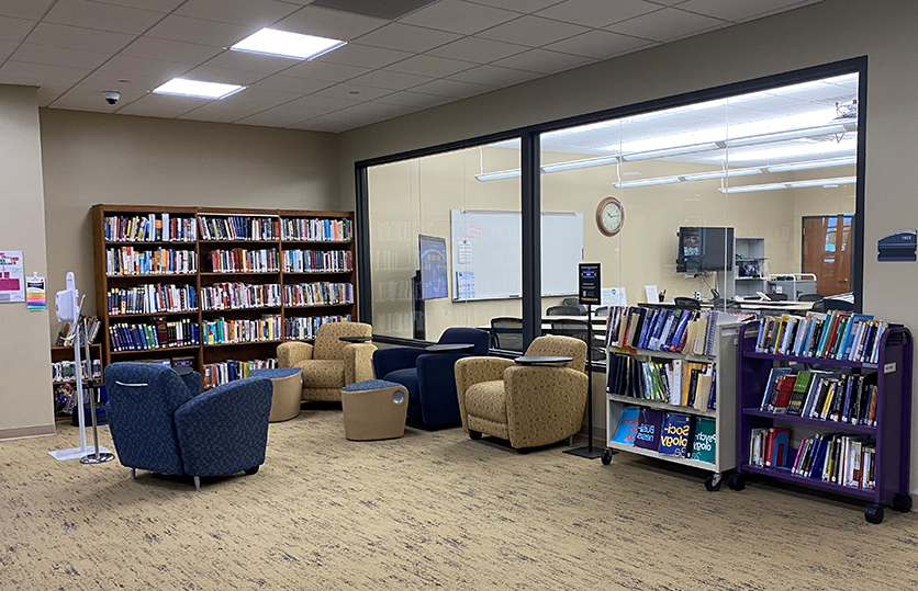 黑鹰图书馆 & Student Success Center